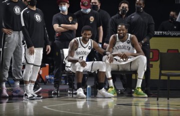 足球直播-合体首秀吃瘪！篮网三巨头磨合需耐心 防守是隐患