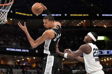 优直播-文班亚马19+15+7瓦塞尔19+7 马刺轻取灰熊7连胜